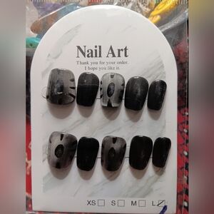 ⭐️Sz. LARGE, CATEYE WITH DESIGN NAILS! GRAYS/BLACKS IN COLORS.